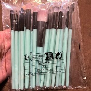 NWOT 20 Pc Make-Up Brushes